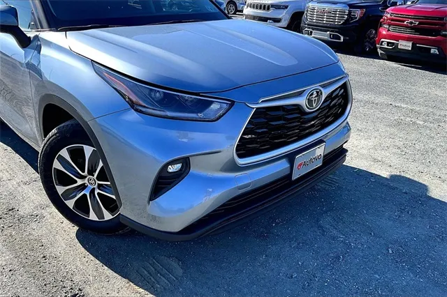 2021 Toyota Highlander XLE photo 2