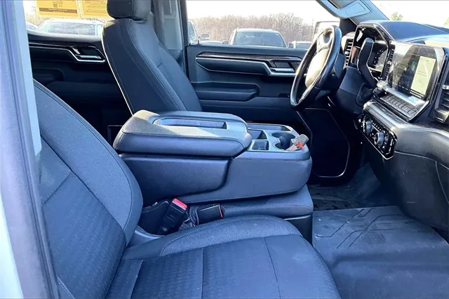 2022 Chevrolet Silverado 1500 LT photo 4