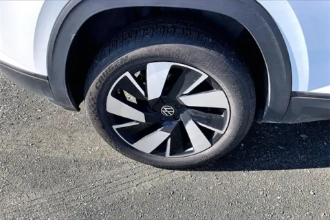 More photos of 2025 Volkswagen Atlas Cross Sport 2.0T SE w/Technology at Autova, VA