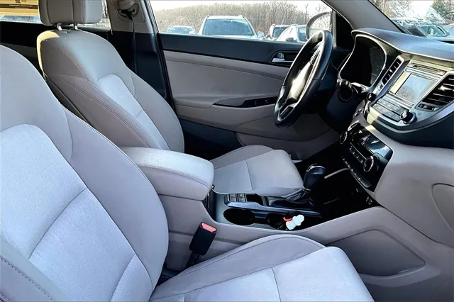 2017 Hyundai Tucson Sport photo 3