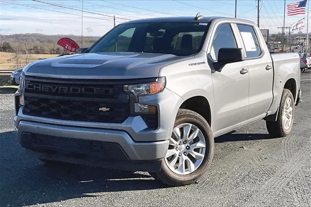 2023 Chevrolet Silverado 1500 Custom photo 4