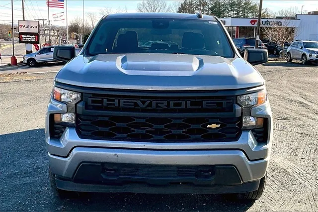 2023 Chevrolet Silverado 1500 Custom photo 2