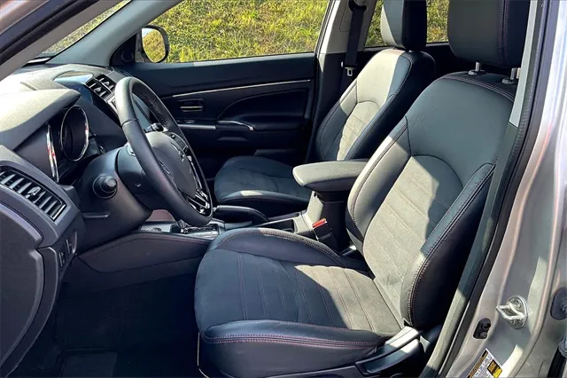 2024 Mitsubishi Outlander Sport SE photo 4