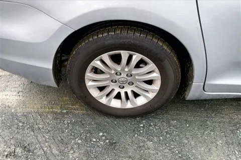 More photos of 2017 Toyota Sienna XLE at Autova, VA