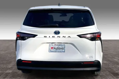 More photos of 2024 Toyota Sienna LE at Autova, VA