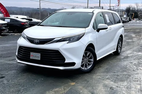 Photos of 2024 Toyota Sienna LE for sale in Madison Heights, VA at Autova