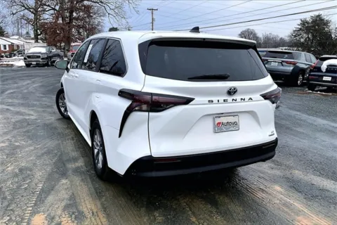 Another view of 2024 Toyota Sienna LE for sale in Madison Heights, VA at Autova