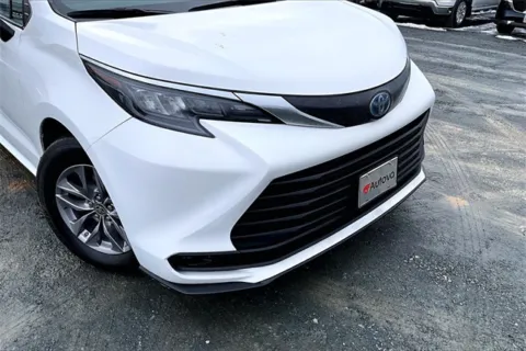 More photos of 2024 Toyota Sienna LE at Autova, VA