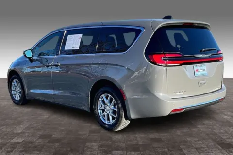 More photos of 2025 Chrysler Pacifica Select at Autova, VA