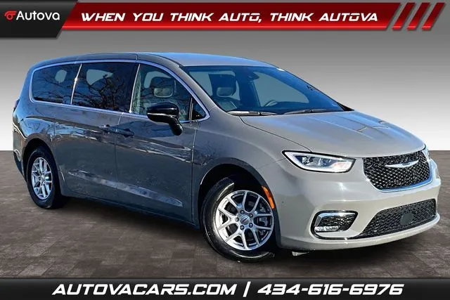 Gray 2025 Chrysler Pacifica Select for sale in Madison Heights, VA