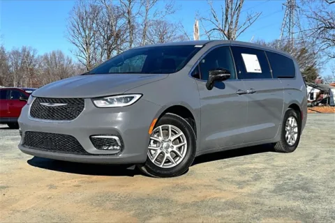 Photos of 2025 Chrysler Pacifica Select for sale in Madison Heights, VA at Autova