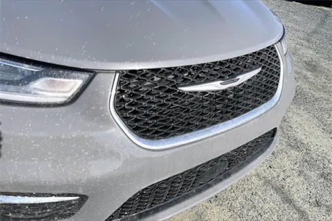 More photos of 2025 Chrysler Pacifica Select at Autova, VA