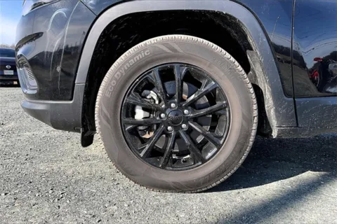 More photos of 2023 Jeep Cherokee Altitude at Autova, VA