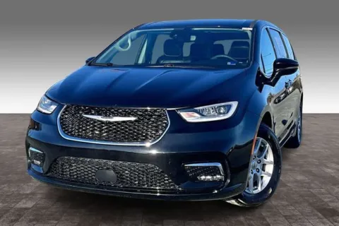 Another view of 2024 Chrysler Pacifica Touring L for sale in Madison Heights, VA at Autova