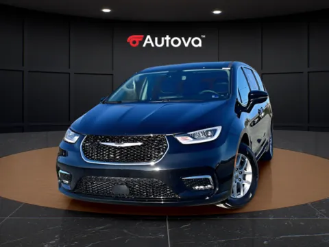 Black 2024 Chrysler Pacifica Touring L for sale in Madison Heights, VA