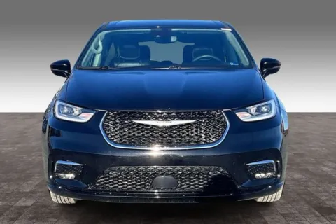 Photos of 2024 Chrysler Pacifica Touring L for sale in Madison Heights, VA at Autova