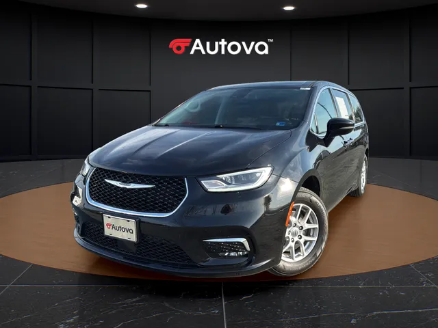 Black 2024 Chrysler Pacifica Touring L for sale in Madison Heights, VA