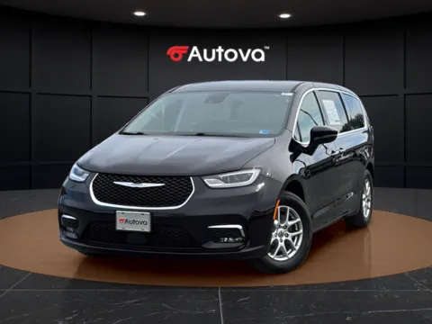 Black 2024 Chrysler Pacifica Touring L for sale in Madison Heights, VA