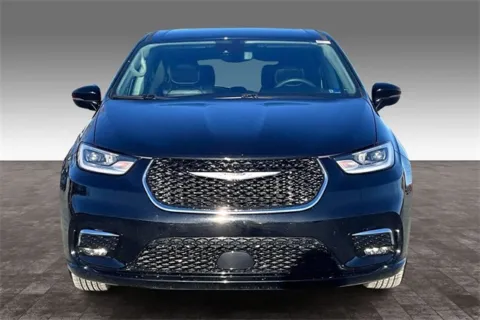 Photos of 2024 Chrysler Pacifica Touring L for sale in Madison Heights, VA at Autova