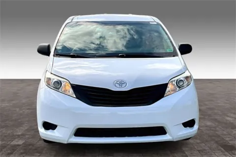 Photos of 2017 Toyota Sienna L for sale in Madison Heights, VA at Autova