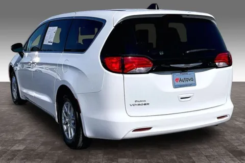 More photos of 2022 Chrysler Voyager LX at Autova, VA