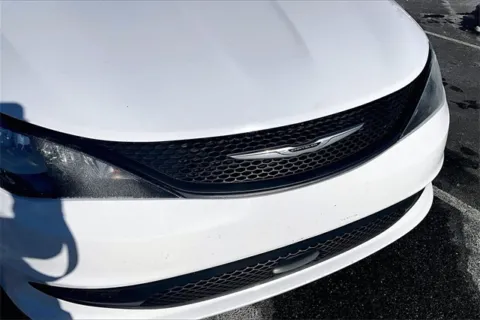 More photos of 2022 Chrysler Voyager LX at Autova, VA