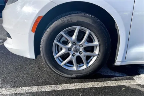 More photos of 2022 Chrysler Voyager LX at Autova, VA