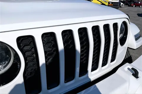 More photos of 2023 Jeep Gladiator High Altitude at Autova, VA