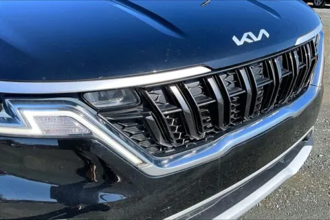 More photos of 2022 Kia Carnival LXS at Autova, VA