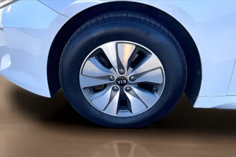 More photos of 2017 Kia Optima Hybrid at Autova, VA