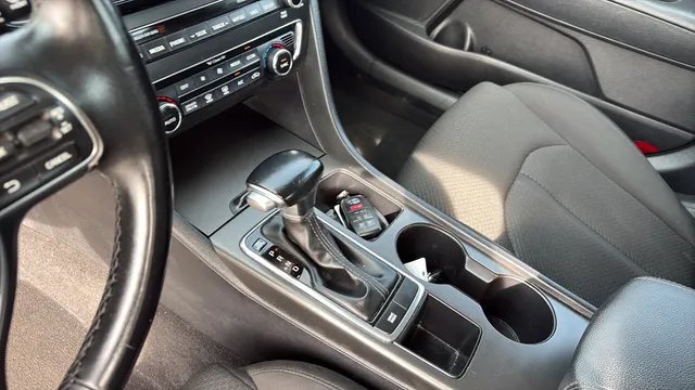 2017 Kia Optima Premium Hybrid - Photo 25