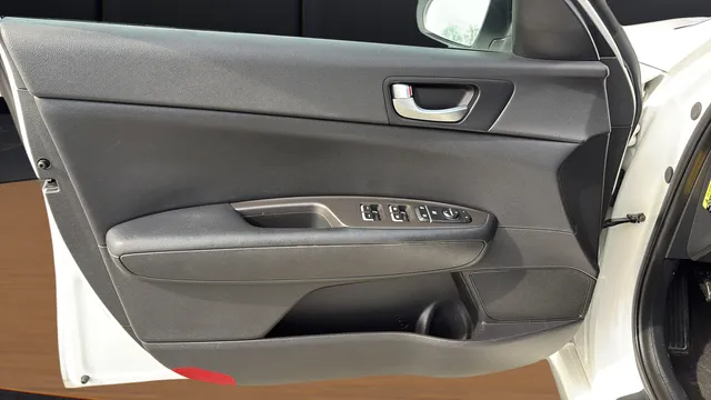 2017 Kia Optima Premium Hybrid - Photo 23