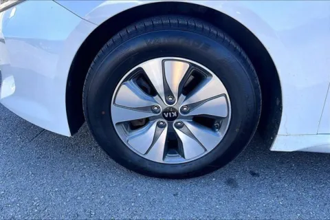 More photos of 2017 Kia Optima Hybrid at Autova, VA