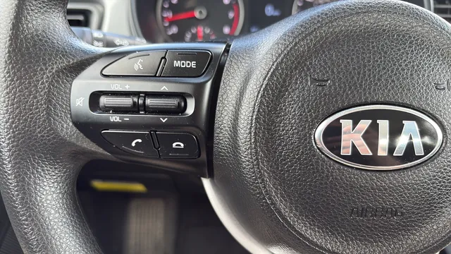 2020 Kia RIO S - Photo 29