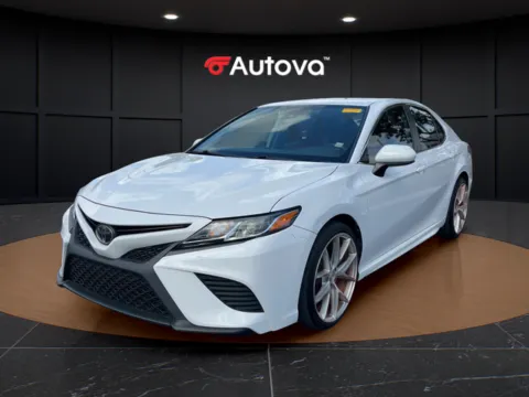 White 2019 Toyota Camry SE for sale in Madison Heights, VA