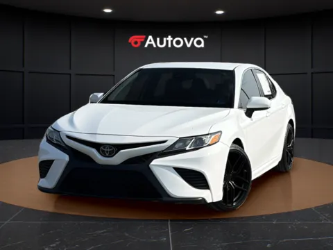 White 2019 Toyota Camry SE for sale in Madison Heights, VA
