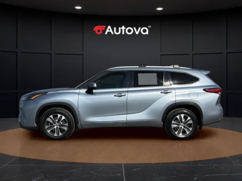 Photos of 2022 Toyota Highlander XLE for sale in Madison Heights, VA at Autova