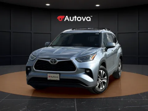 Blue 2022 Toyota Highlander XLE for sale in Madison Heights, VA