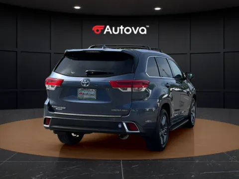 More photos of 2018 Toyota Highlander Limited Platinum at Autova, VA