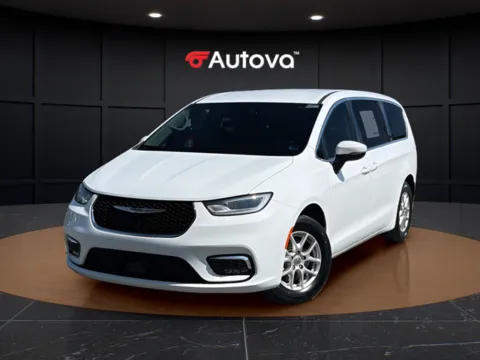 White 2023 Chrysler Pacifica Touring L for sale in Madison Heights, VA