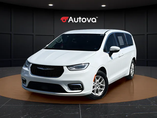 White 2023 Chrysler Pacifica Touring L for sale in Madison Heights, VA