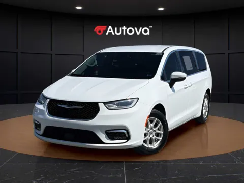 White 2023 Chrysler Pacifica Touring L for sale in Madison Heights, VA
