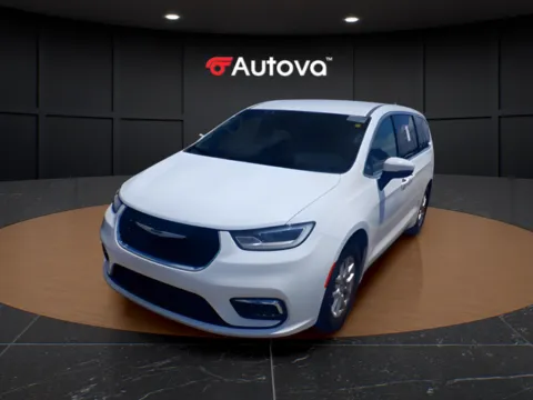 White 2023 Chrysler Pacifica Touring L for sale in Madison Heights, VA