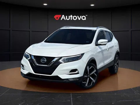 White 2021 Nissan Rogue Sport SL for sale in Madison Heights, VA