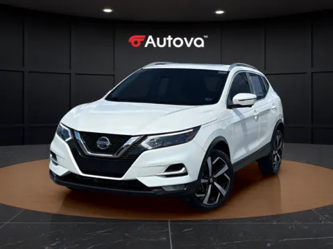 White 2021 Nissan Rogue Sport SL for sale in Madison Heights, VA