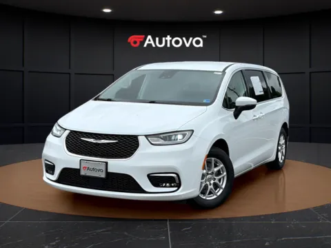 White 2023 Chrysler Pacifica Touring L for sale in Madison Heights, VA