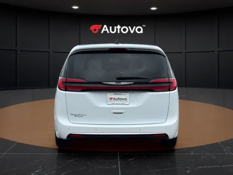 More photos of 2023 Chrysler Pacifica Touring L at Autova, VA