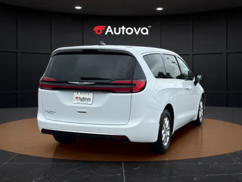 More photos of 2023 Chrysler Pacifica Touring L at Autova, VA