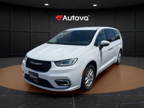 White 2023 Chrysler Pacifica Touring L for sale in Madison Heights, VA