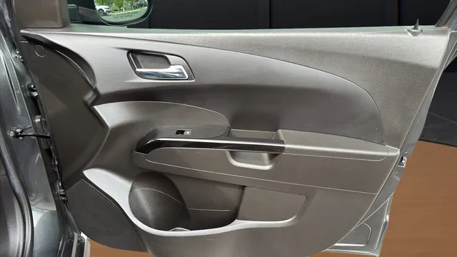 2019 Chevrolet Sonic Premier - Photo 25